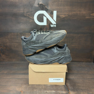 adidas Yeezy Boost 700 Utility Black Size 9.5 (Pre-Owned) - Image 1