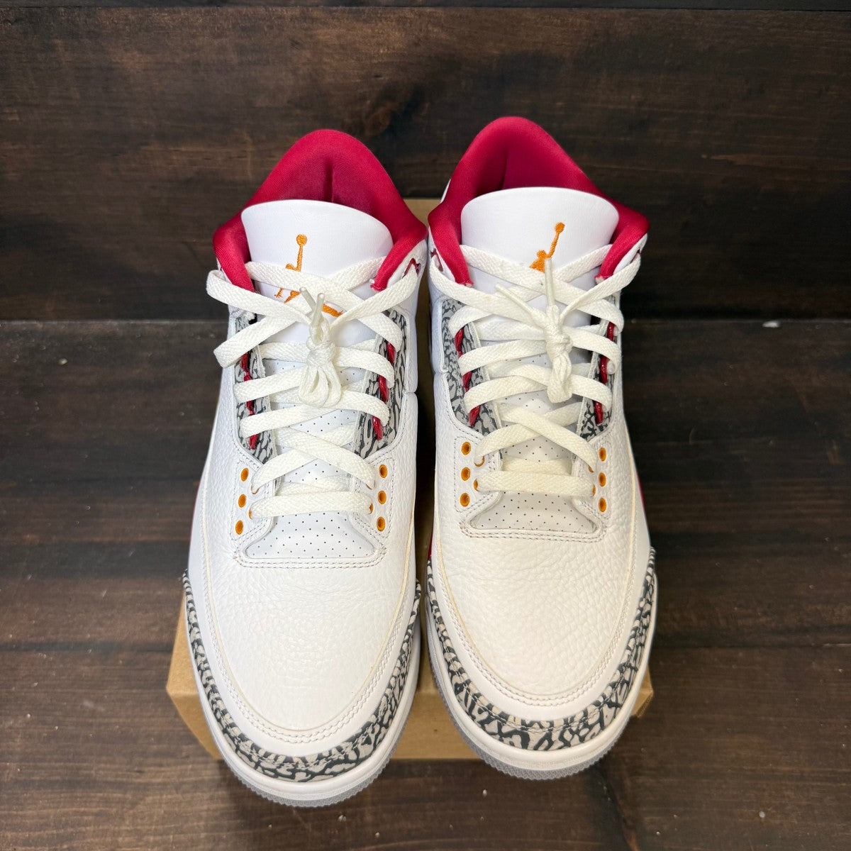 Jordan 3 Retro Cardinal Red Size 8.5 (Pre-Owned) - Image 2