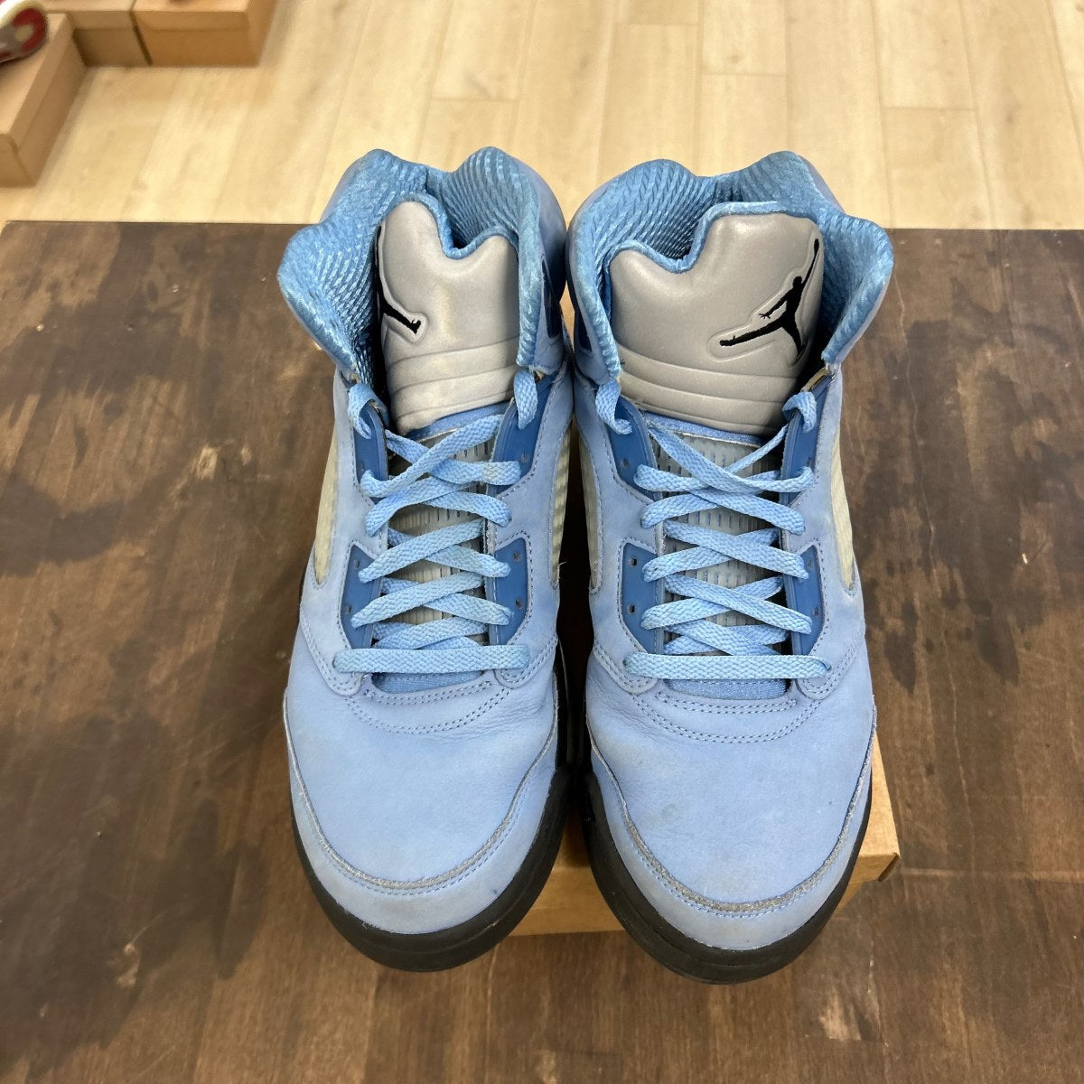Jordan 5 Retro UNC University Blue Size 12 (Pre-Owned) - Image 2
