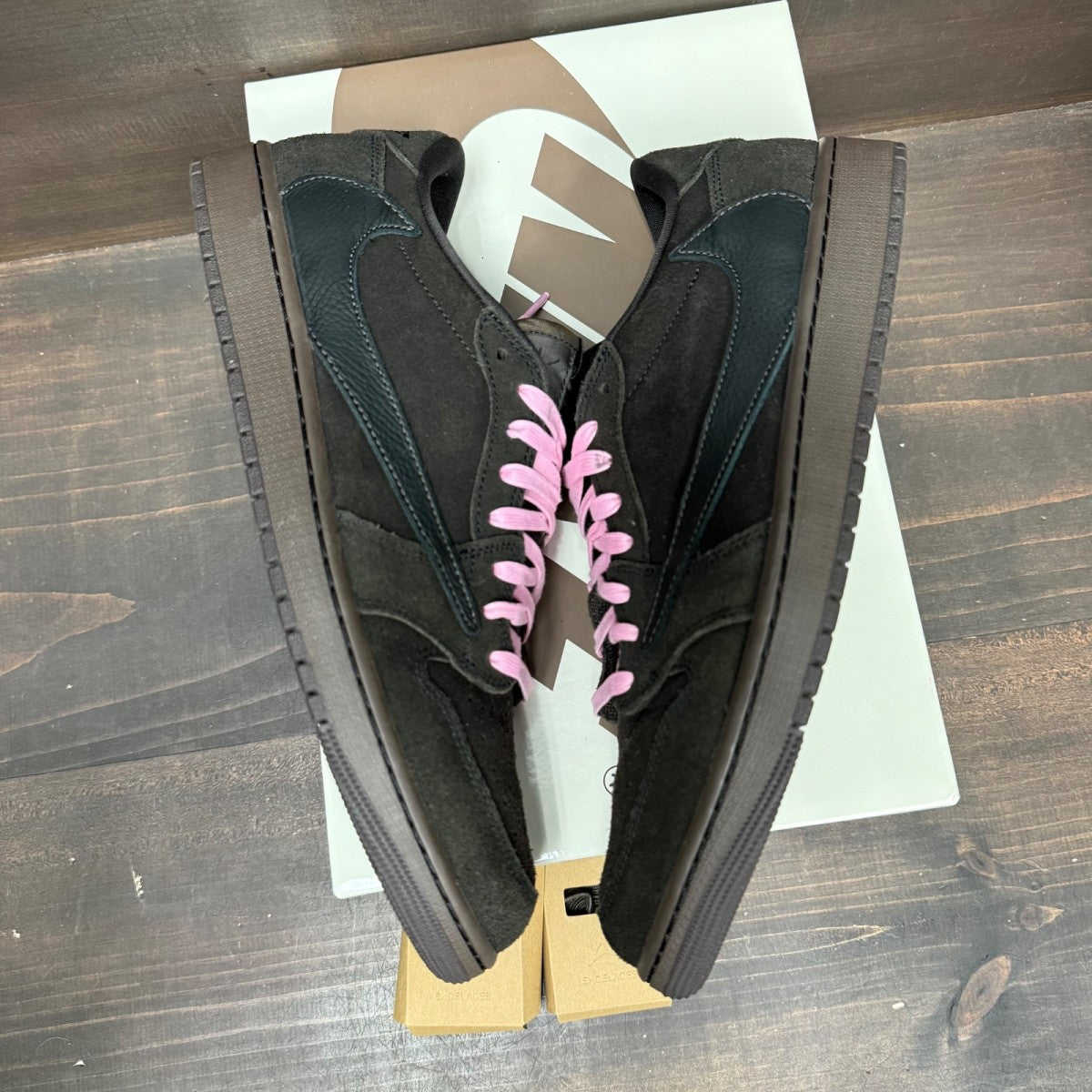 Jordan 1 Retro Low OG SP Travis Scott Velvet Brown - Image 4