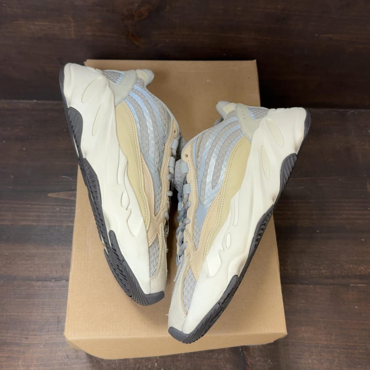 adidas Yeezy Boost 700 V2 Cream Size 7 (Pre-Owned) - back