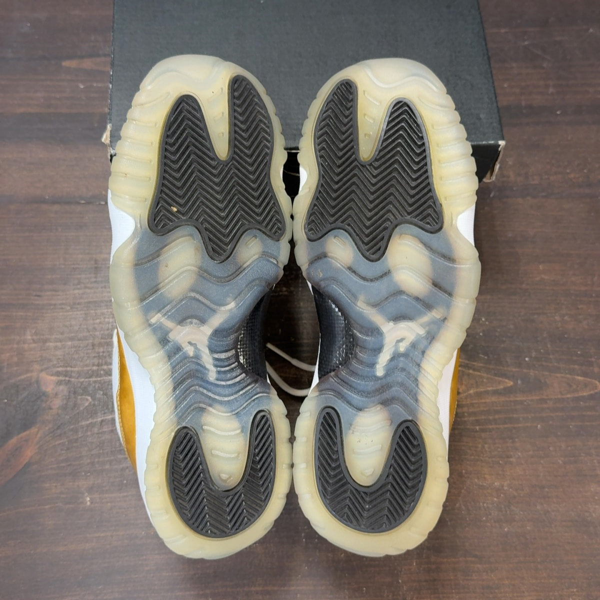 Jordan 11 Retro Low Closing Ceremony (GS) Size 5.5Y (Pre-Owned) - aux