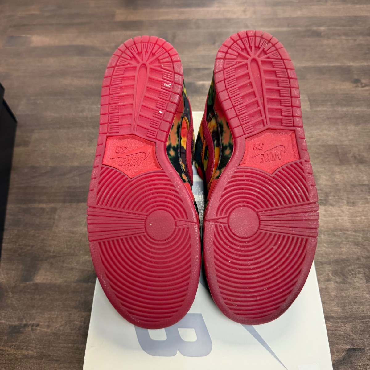 Nike SB Dunk Low The Wizard of Oz Poppy Field - Image 4