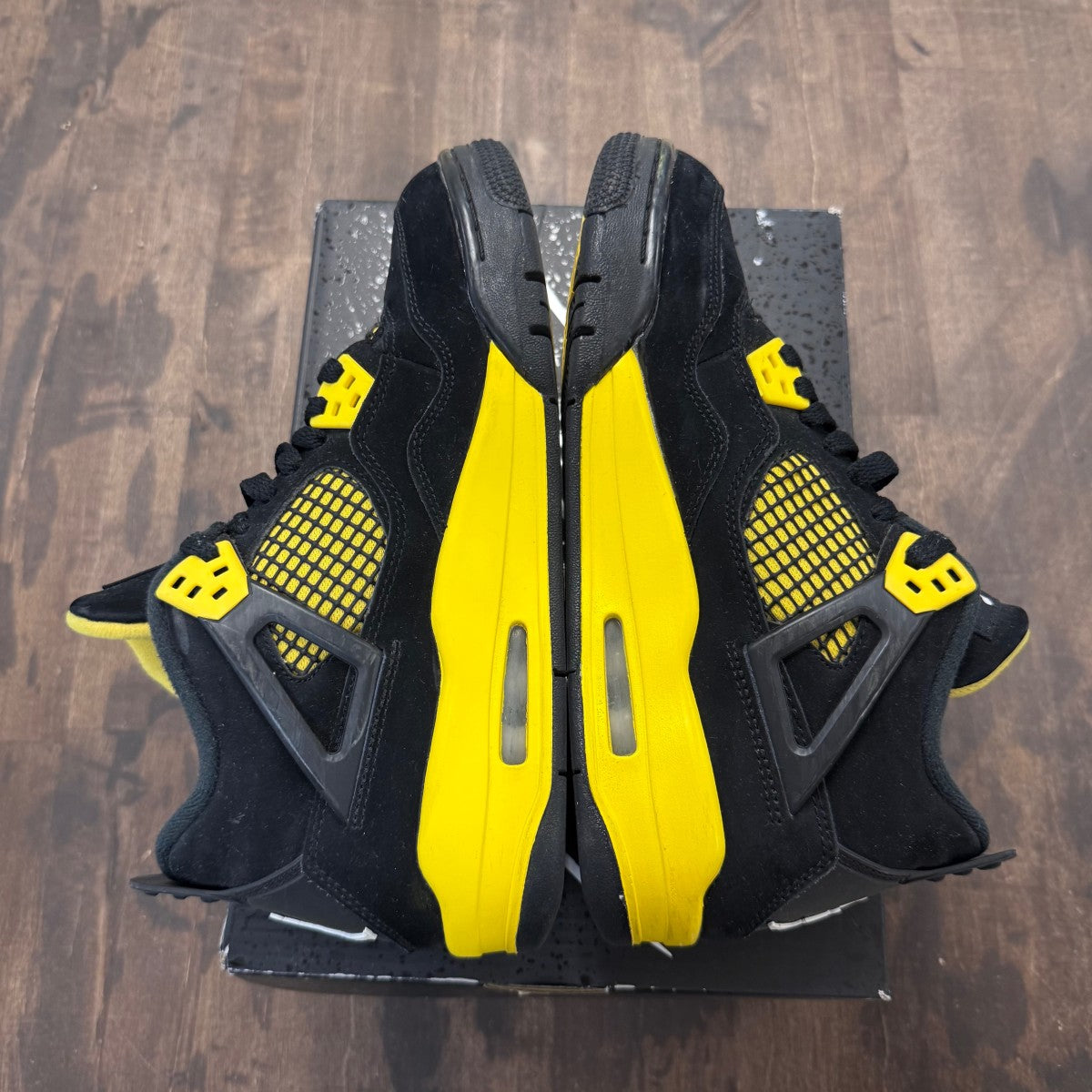Jordan 4 Retro Thunder (2023) (GS) - Image 4