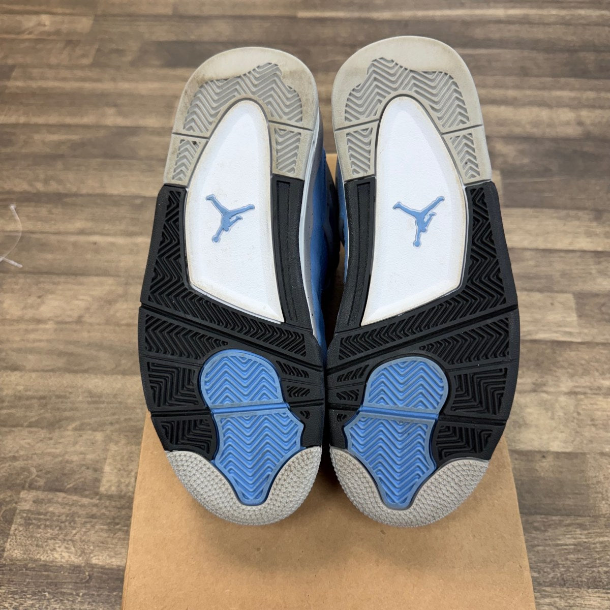 Jordan 4 Retro University Blue (GS) Size 6.5Y (Pre-Owned) - Image 4