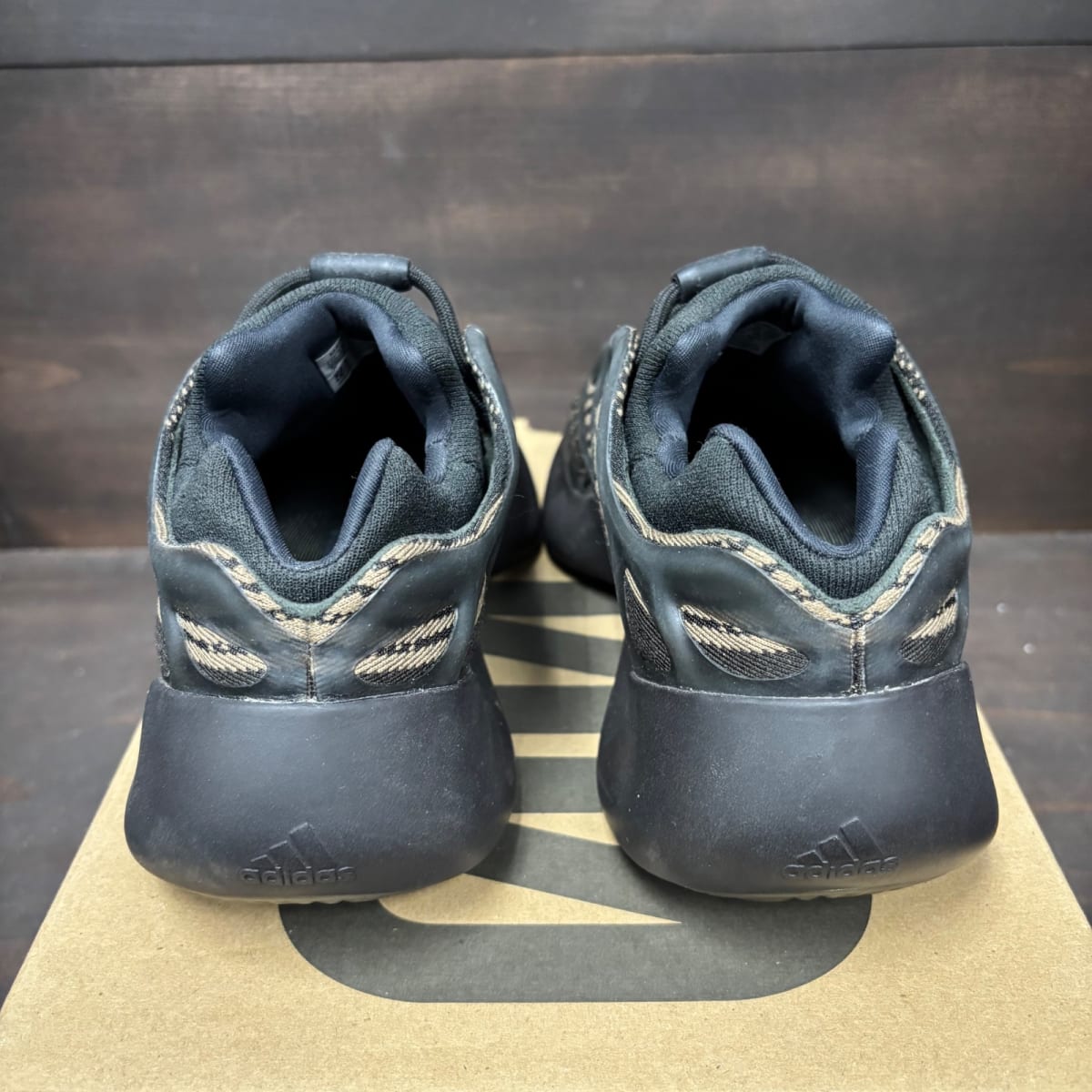 adidas Yeezy 700 V3 Clay Brown Size 7.5 (Pre-Owned) - sole