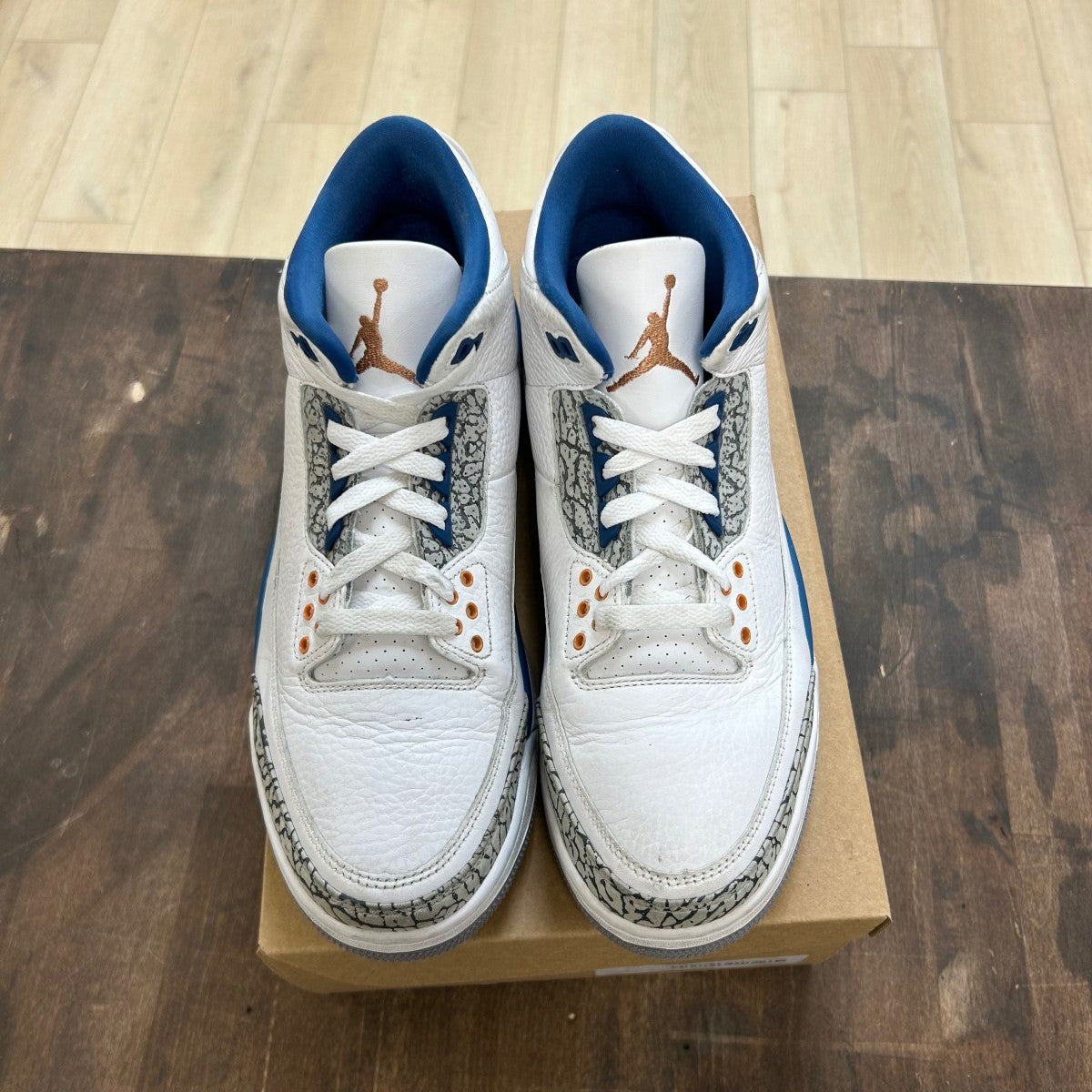 Jordan 3 Retro Wizards Size 10 (Pre-Owned) - Image 2