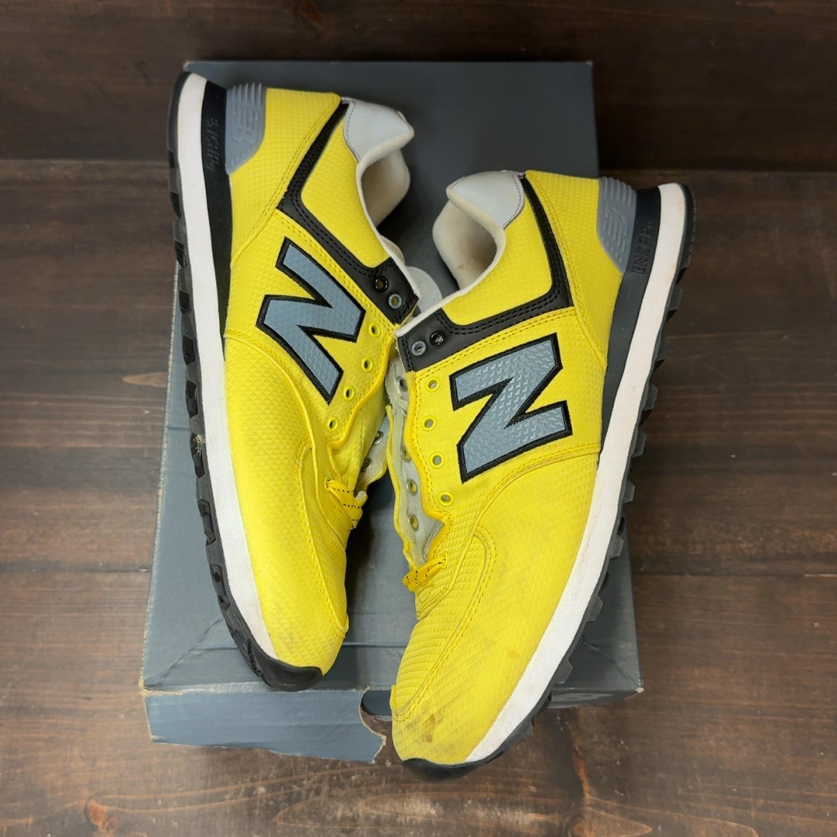 New Balance 574 Citra Yellow Size 10.5 (Pre-Owned) - Image 2
