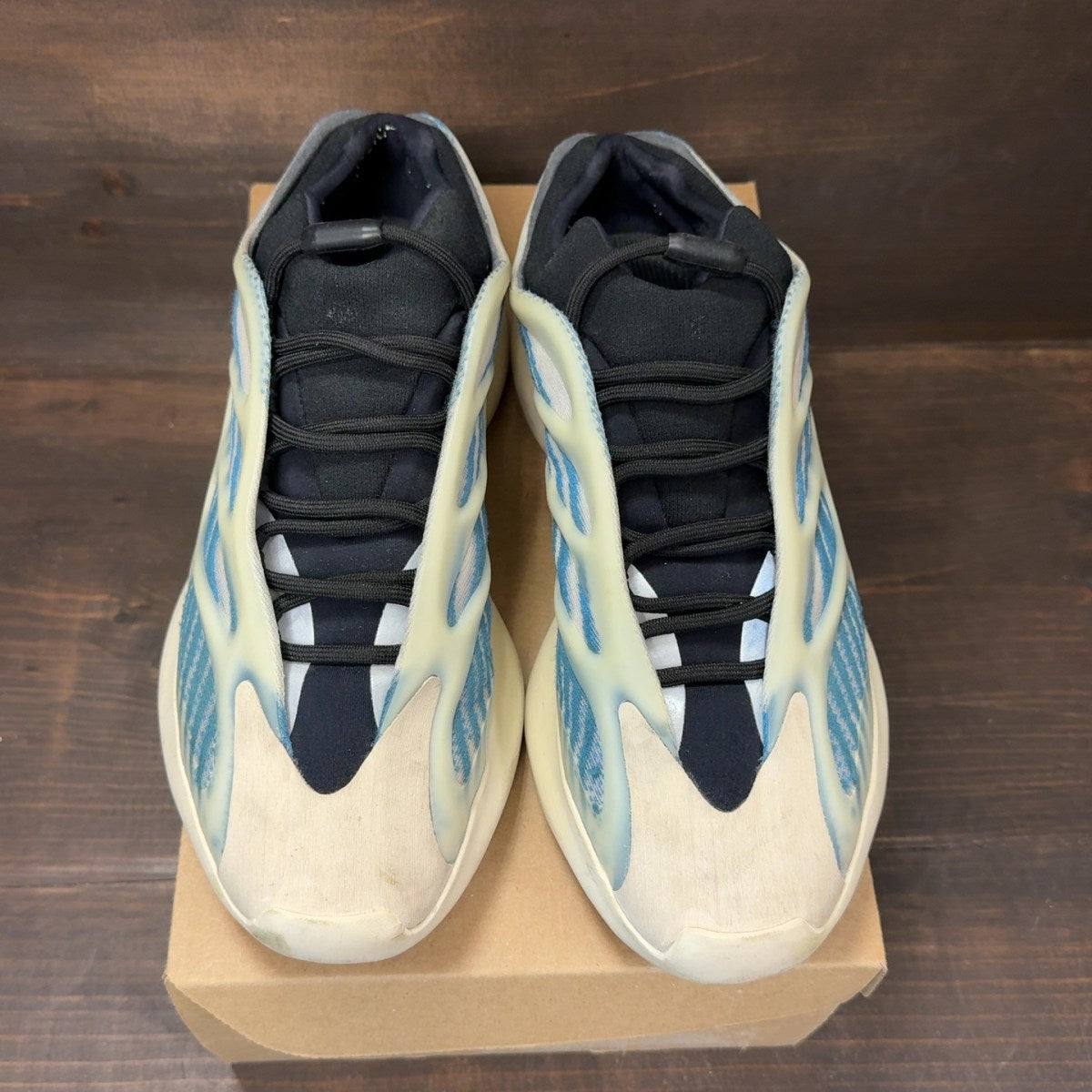adidas Yeezy 700 V3 Kyanite Size 11 (Pre-Owned) - Image 3