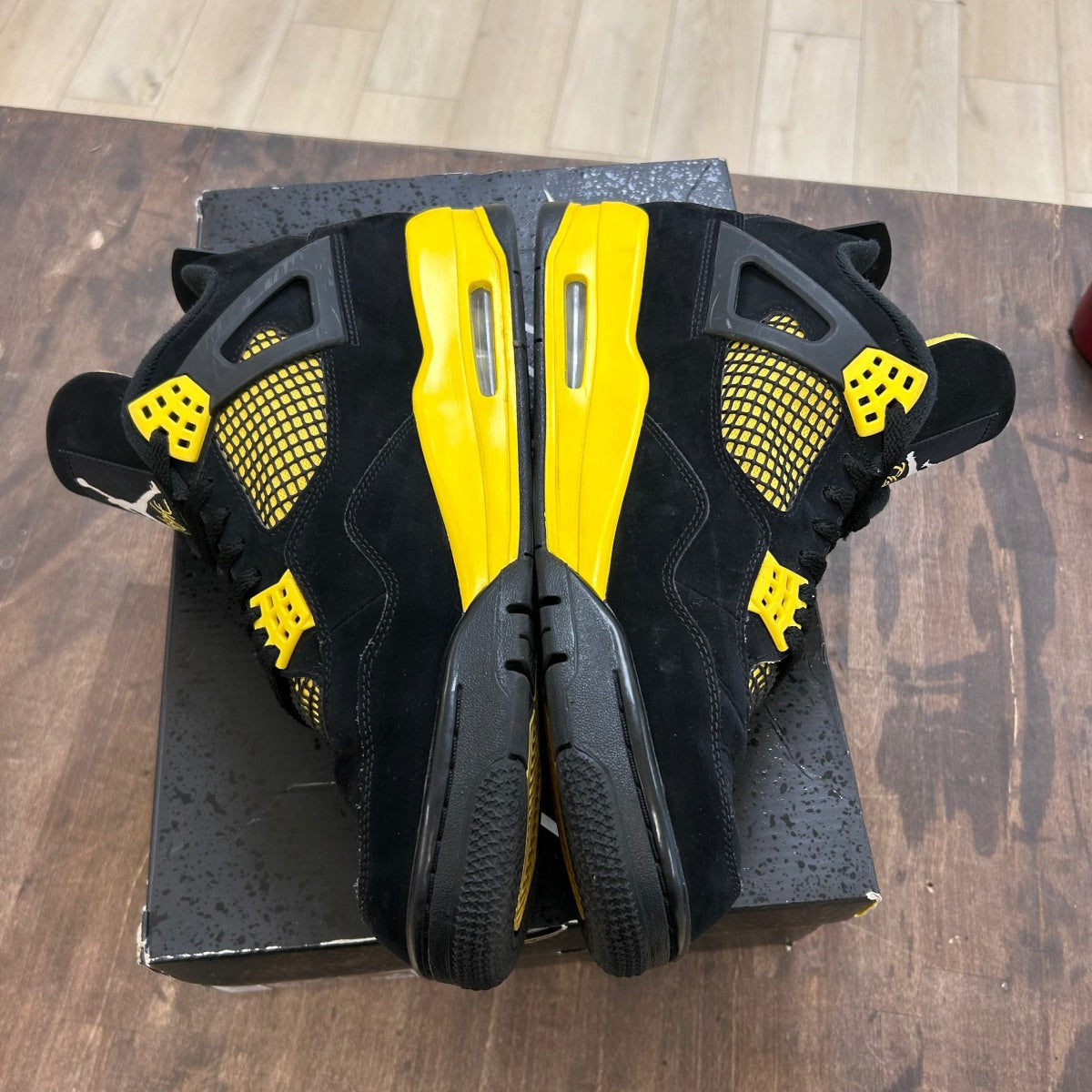 Jordan 4 Retro Thunder (2023) - Image 3
