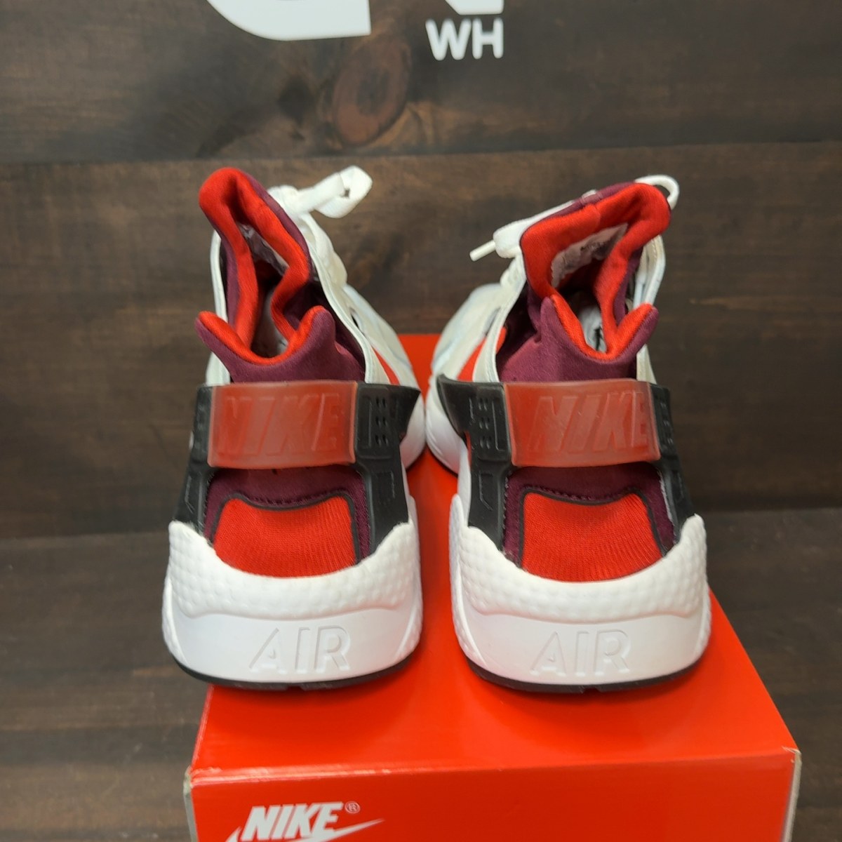 Nike Air Huarache White Red Oxide Size 13 (Pre-Owned) - Image 4