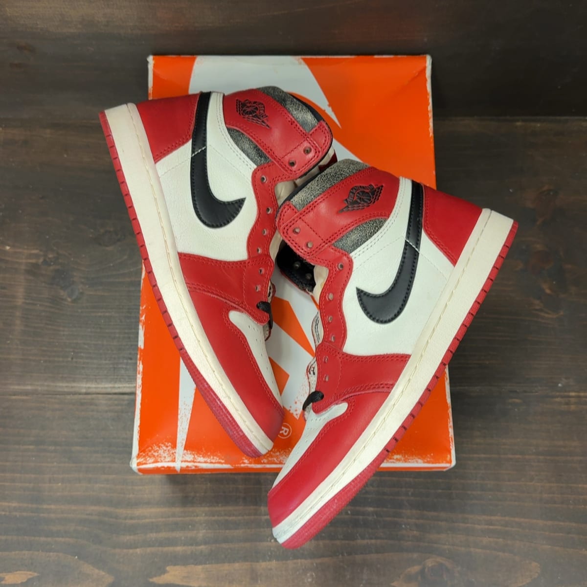Jordan 1 Retro High OG Chicago Lost and Found Size 8.5 (Pre-Owned) - back