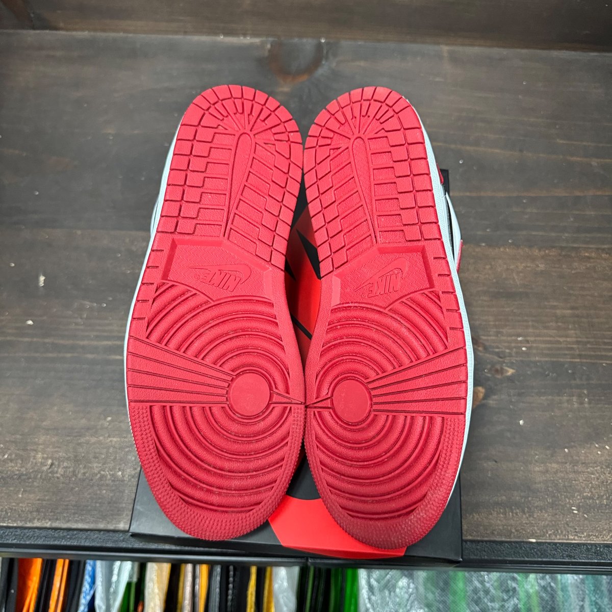 Jordan 1 Retro Low OG Chicago (2025) Size 8 (Pre-Owned) - box