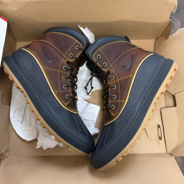 Nike ACG Woodside II Dark Gold Leaf - Image 1