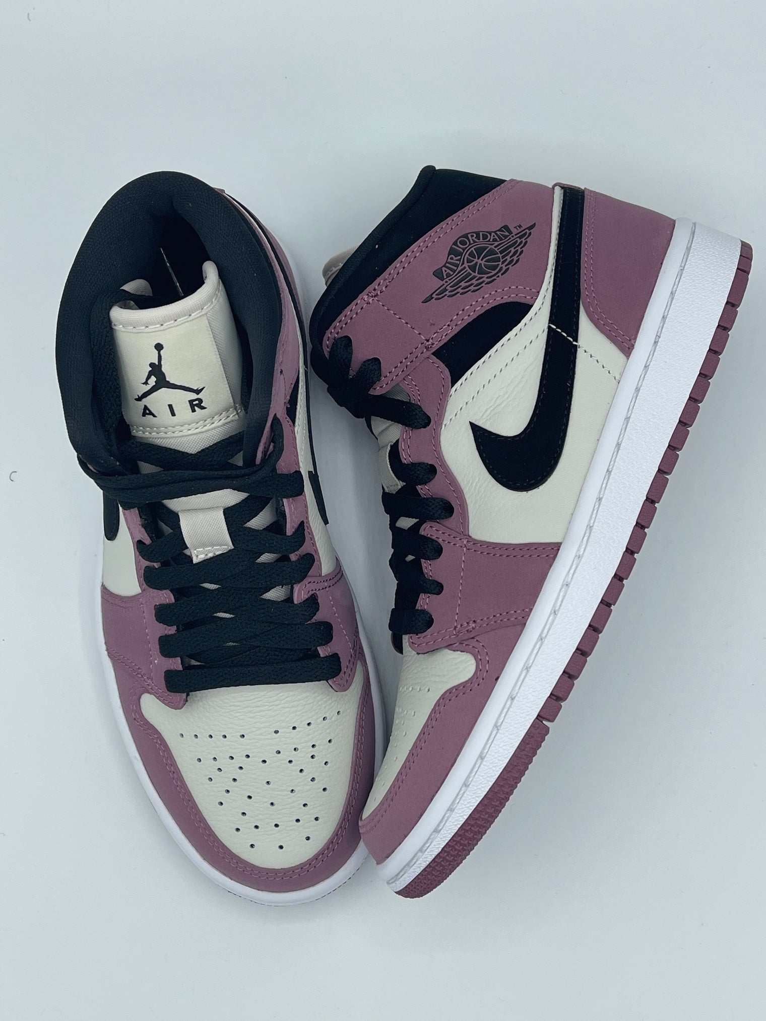 Light Mulberry Jordan 1 Mid SE (W)