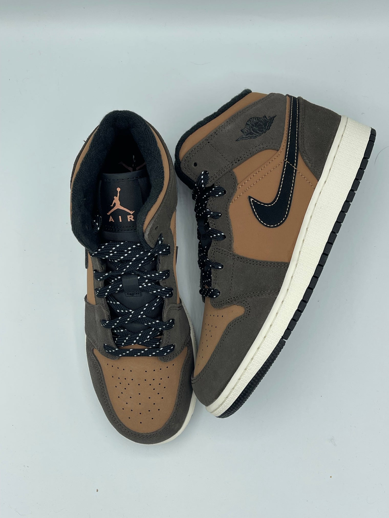 Dark Chocolate SE Jordan 1 Mid