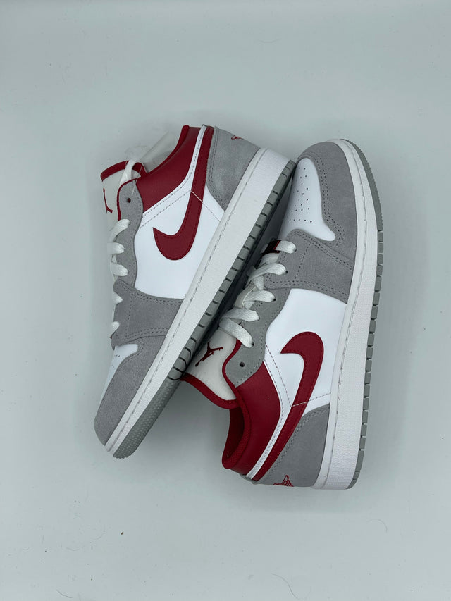 Smoke Grey Gym Red Jordan 1 Low SE (GS)